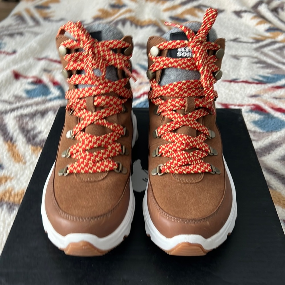 Womens Sorel Kinetic Breakthru Conquest size 8